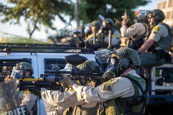 Los Angeles savaş alanına döndü: Ordu sokağa indi! ‘ABD’ye karşı isyan’